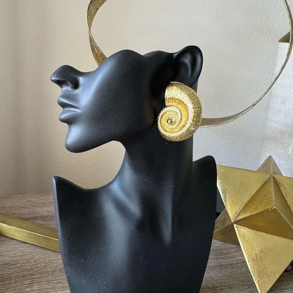 Gold Shell Earrings A1287